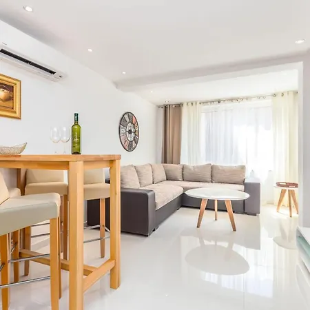 Apartman Tin 1 *