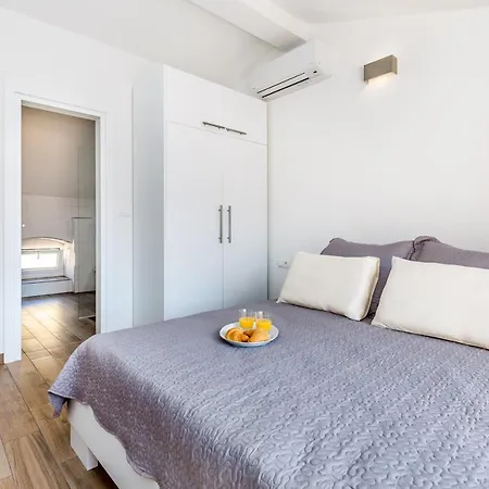 Tin 1 * Vrbnik (Primorje-Gorski Kotar)