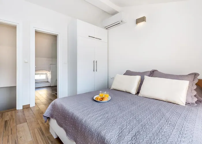 Tin 1 * Vrbnik (Primorje-Gorski Kotar)